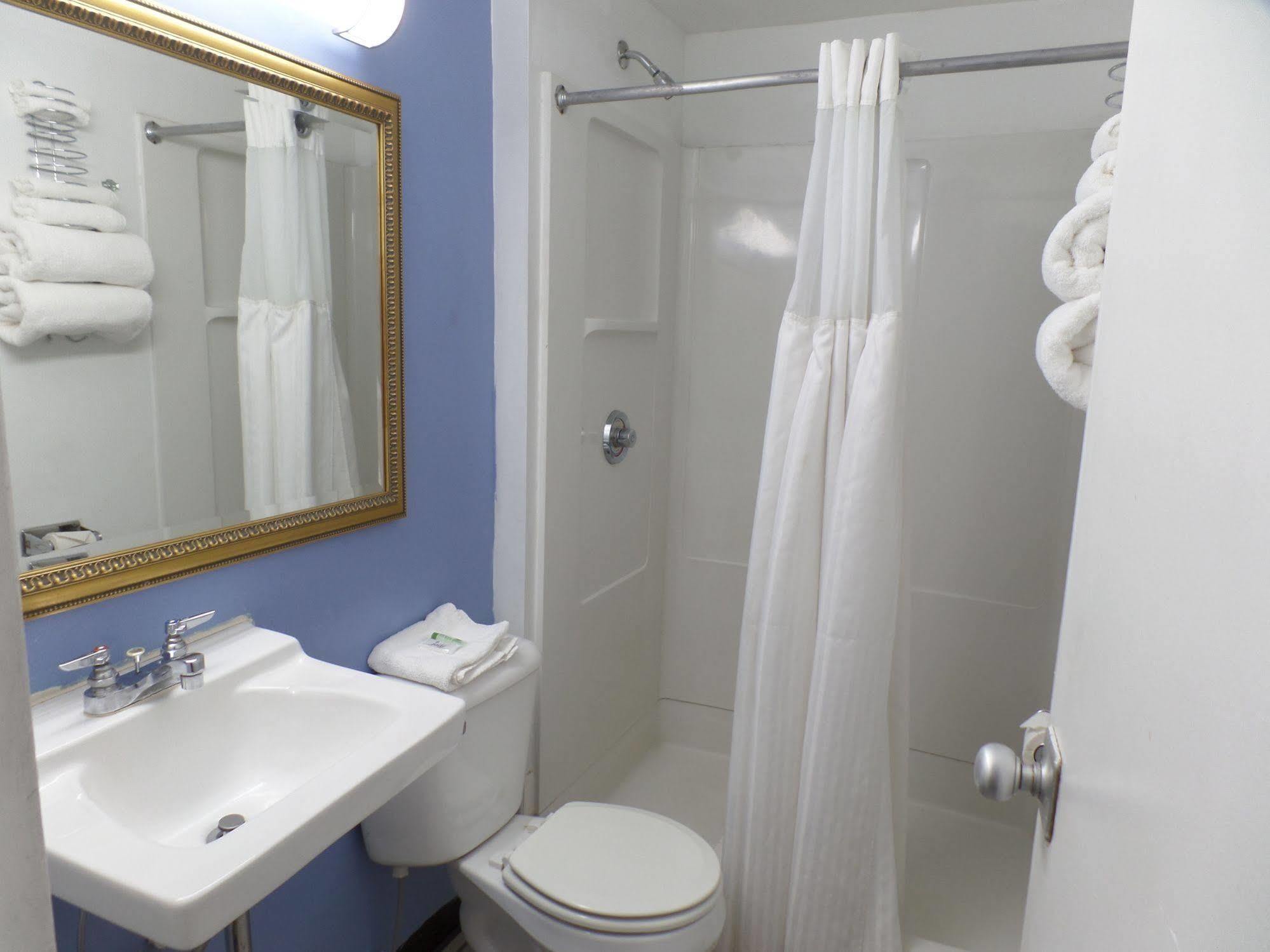 Executive Inn Чилликоти Экстерьер фото